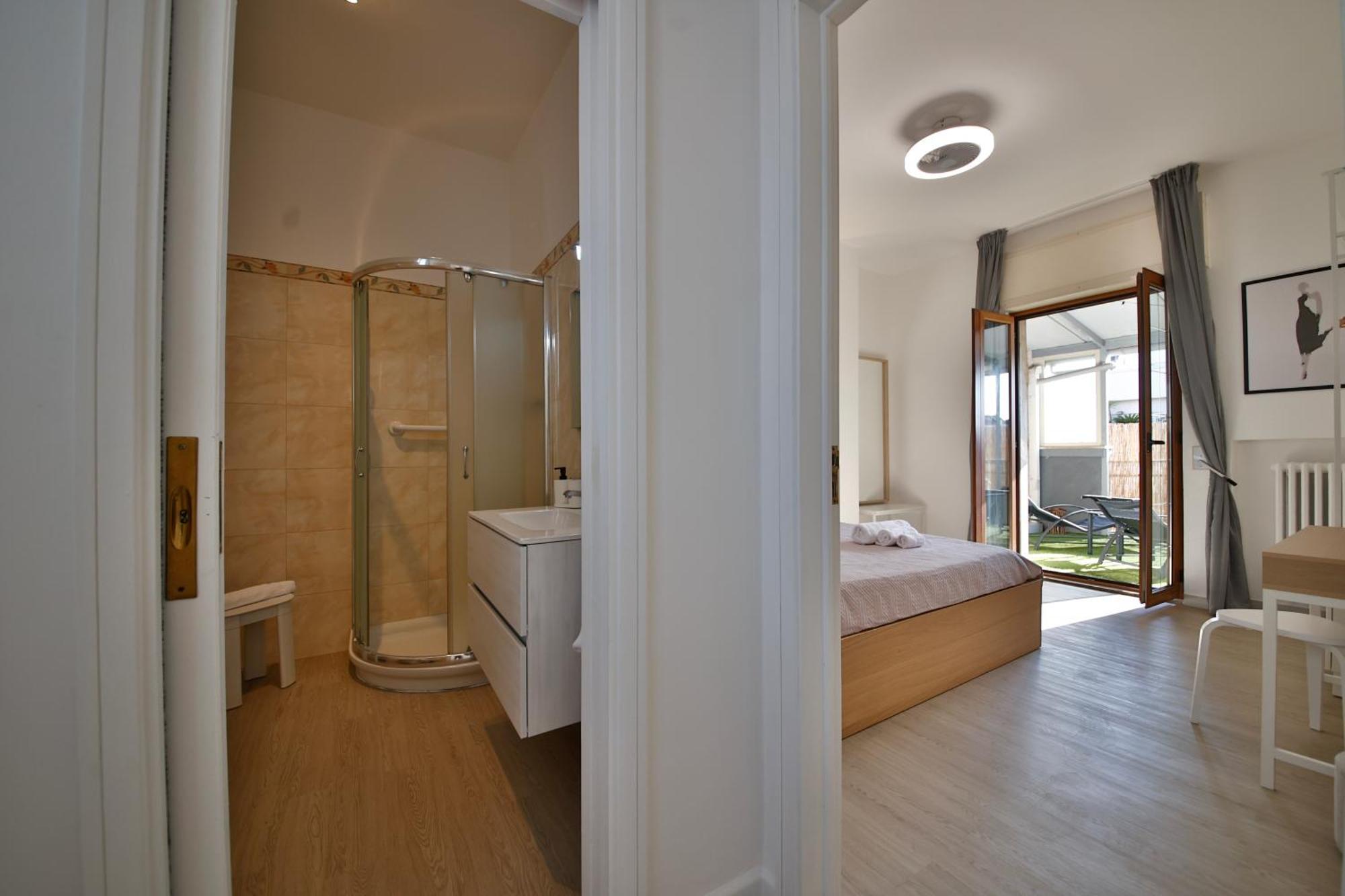 Ferienwohnung Atticoderossi A 500Mt Da Stazione&Centrostorico Bari Exterior foto