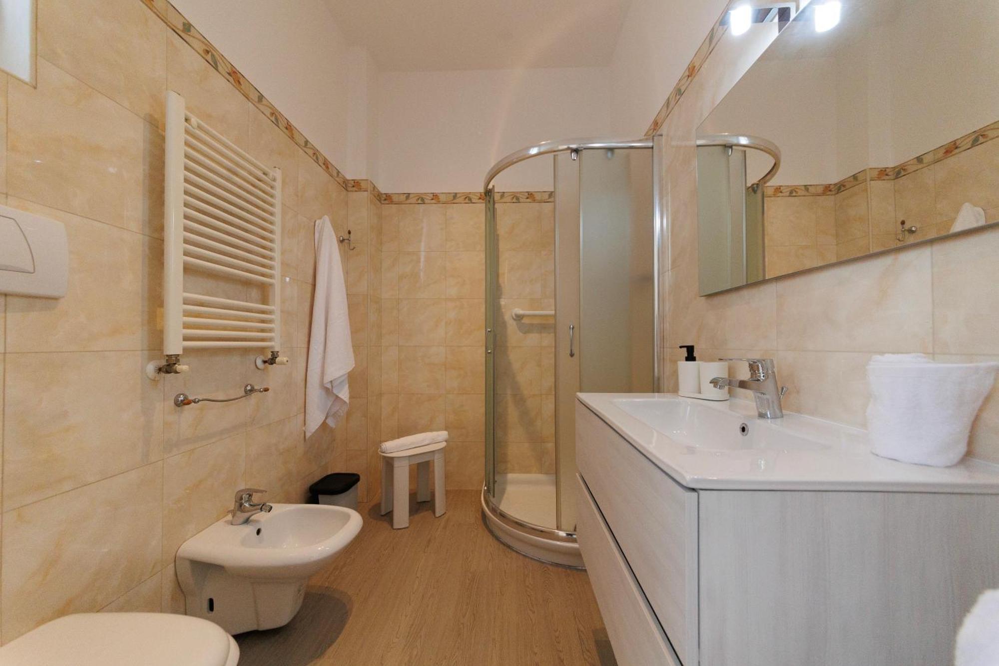 Ferienwohnung Atticoderossi A 500Mt Da Stazione&Centrostorico Bari Exterior foto