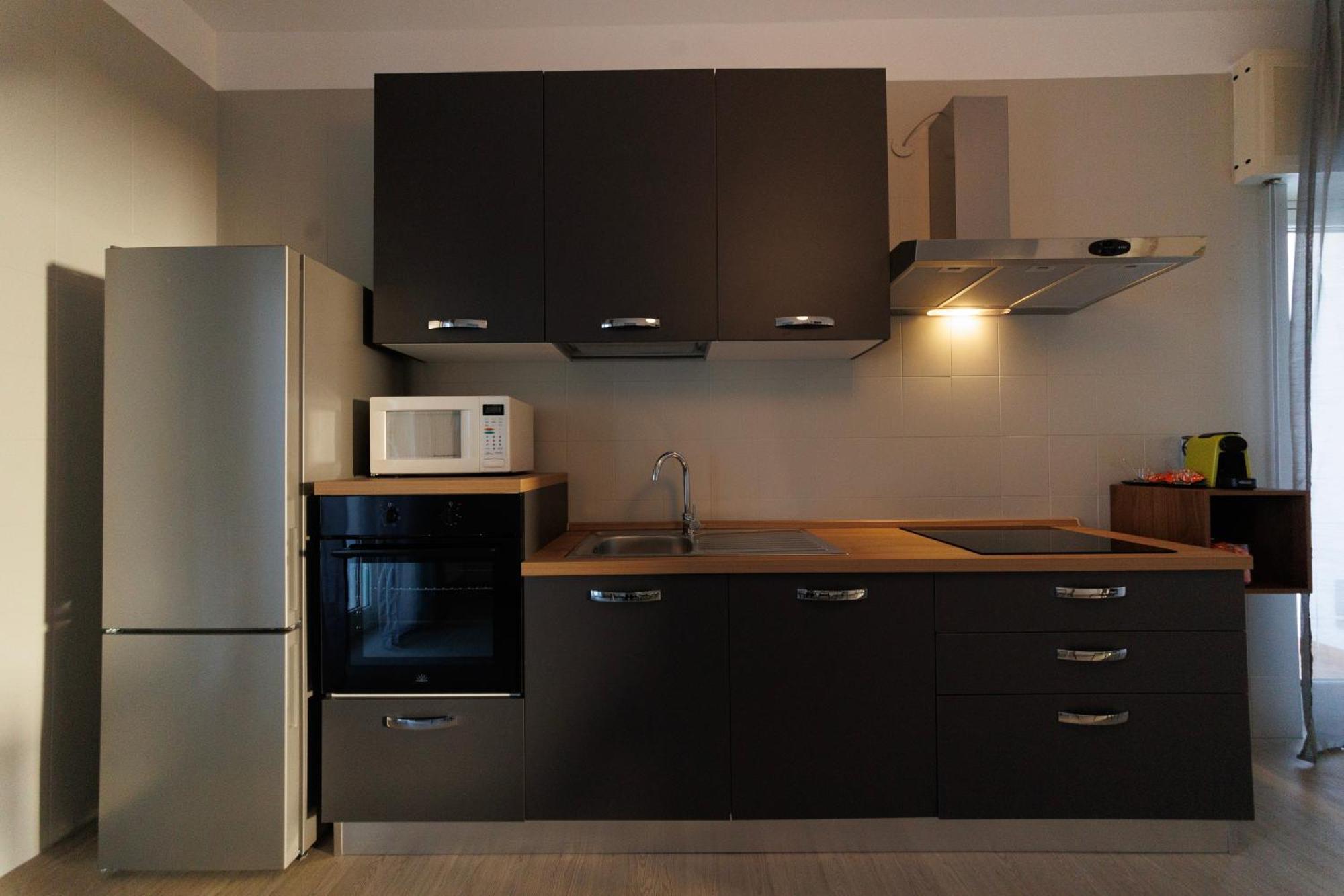 Ferienwohnung Atticoderossi A 500Mt Da Stazione&Centrostorico Bari Exterior foto