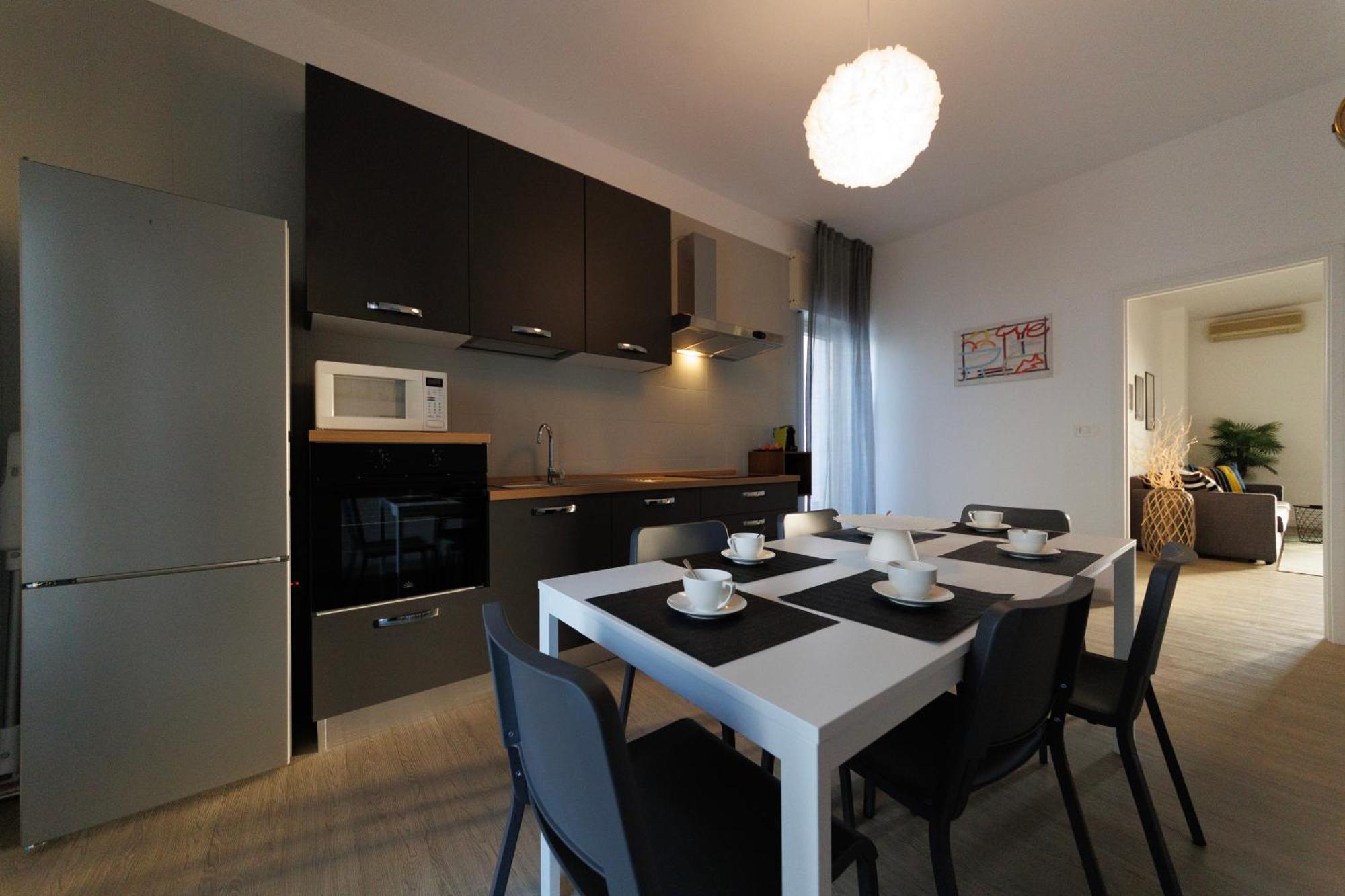 Ferienwohnung Atticoderossi A 500Mt Da Stazione&Centrostorico Bari Exterior foto